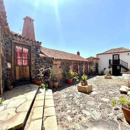 Apto En Una Casa Rural, Con Cocina, Piscina, Barbacoa Compartidas Y Vistas En Sur De Tenerife *