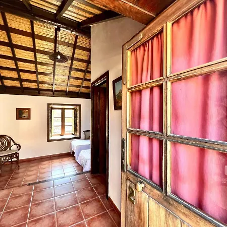 Apto En Una Casa Rural, Con Cocina, Piscina, Barbacoa Compartidas Y Vistas En Sur De Tenerife 펜션