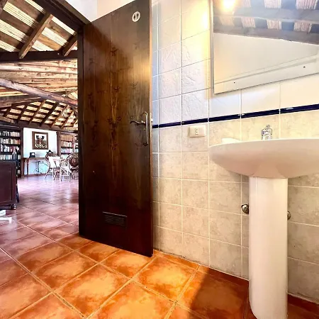 Apto En Una Casa Rural, Con Cocina, Piscina, Barbacoa Compartidas Y Vistas En Sur De Tenerife