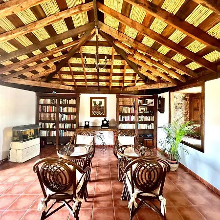 Apto En Una Casa Rural, Con Cocina, Piscina, Barbacoa Compartidas Y Vistas En Sur De Tenerife