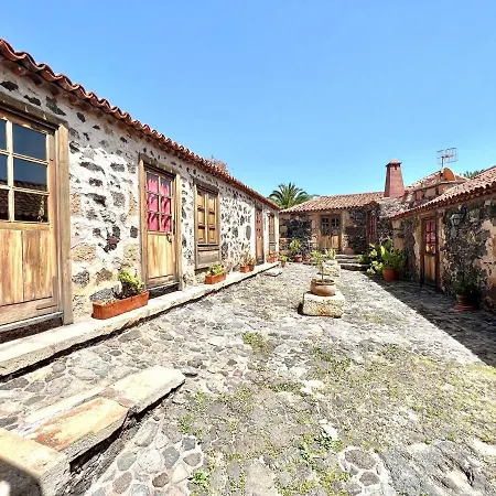 Apto En Una Casa Rural, Con Cocina, Piscina, Barbacoa Compartidas Y Vistas En Sur De Tenerife *